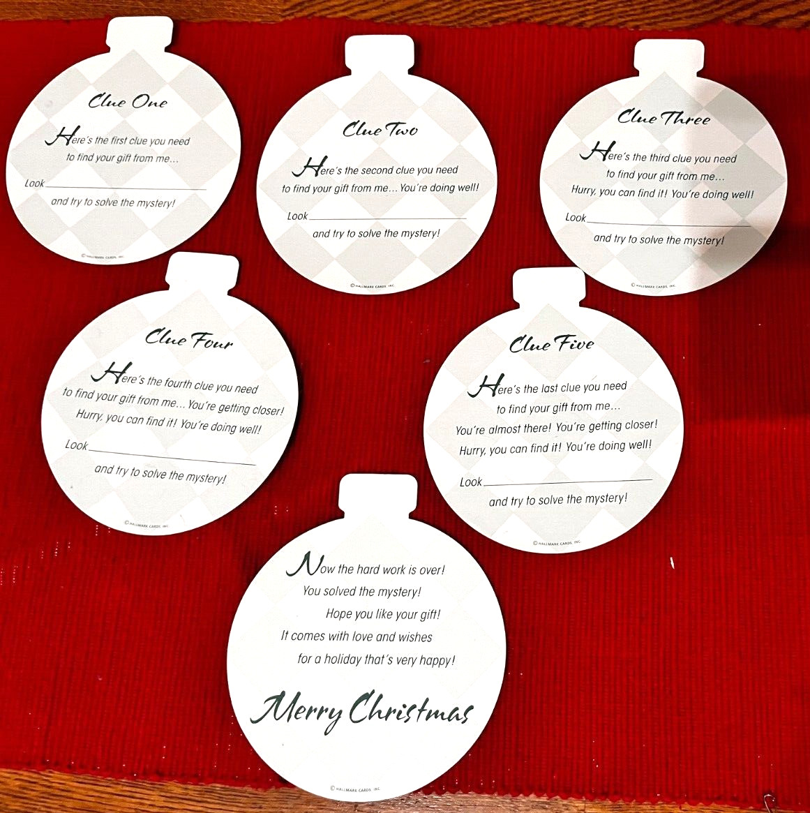 6 CHRISTMAS PRESENT HUNT CLUES